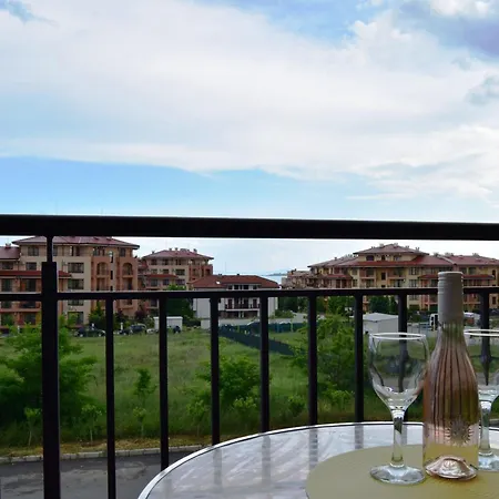 Bright With Parking & Pool Apartament *