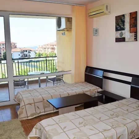 Apartment Bright With Parking & Pool *