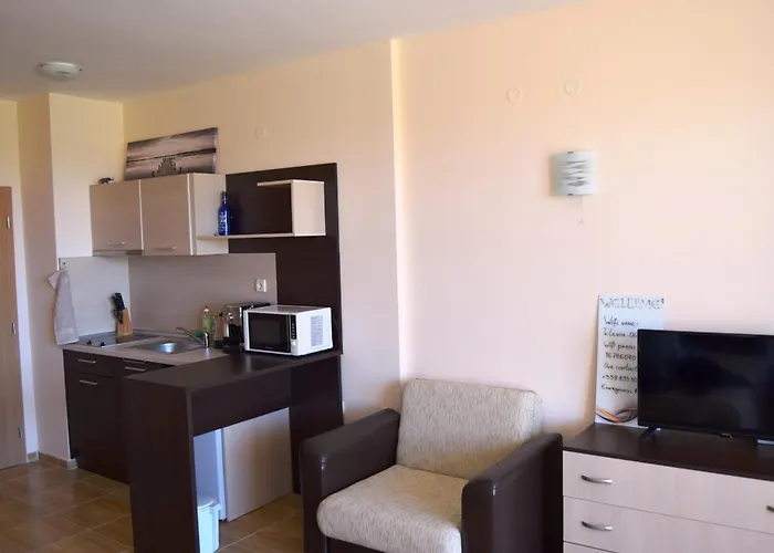 Bright With Parking & Pool Apartamento Sveti Vlas