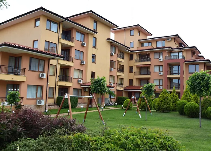 Bright With Parking & Pool